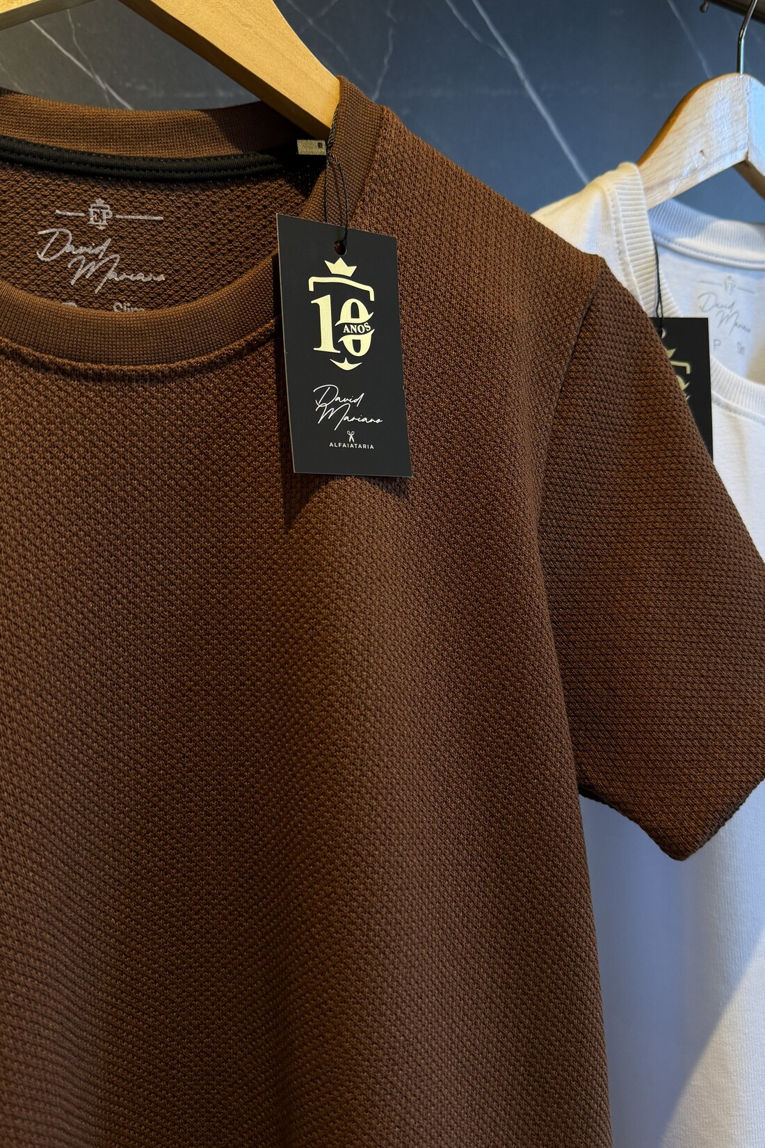 Camiseta Marrom Estruturada