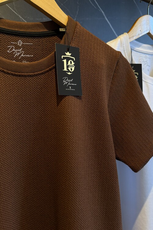 Camiseta Marrom Estruturada