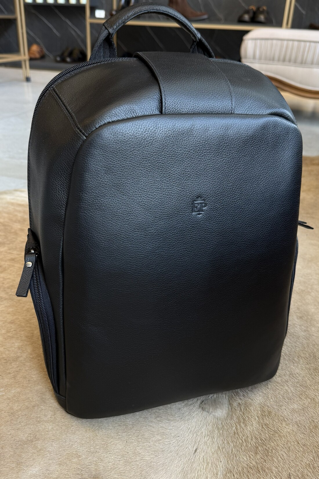 Mochila 100% em Couro Preta