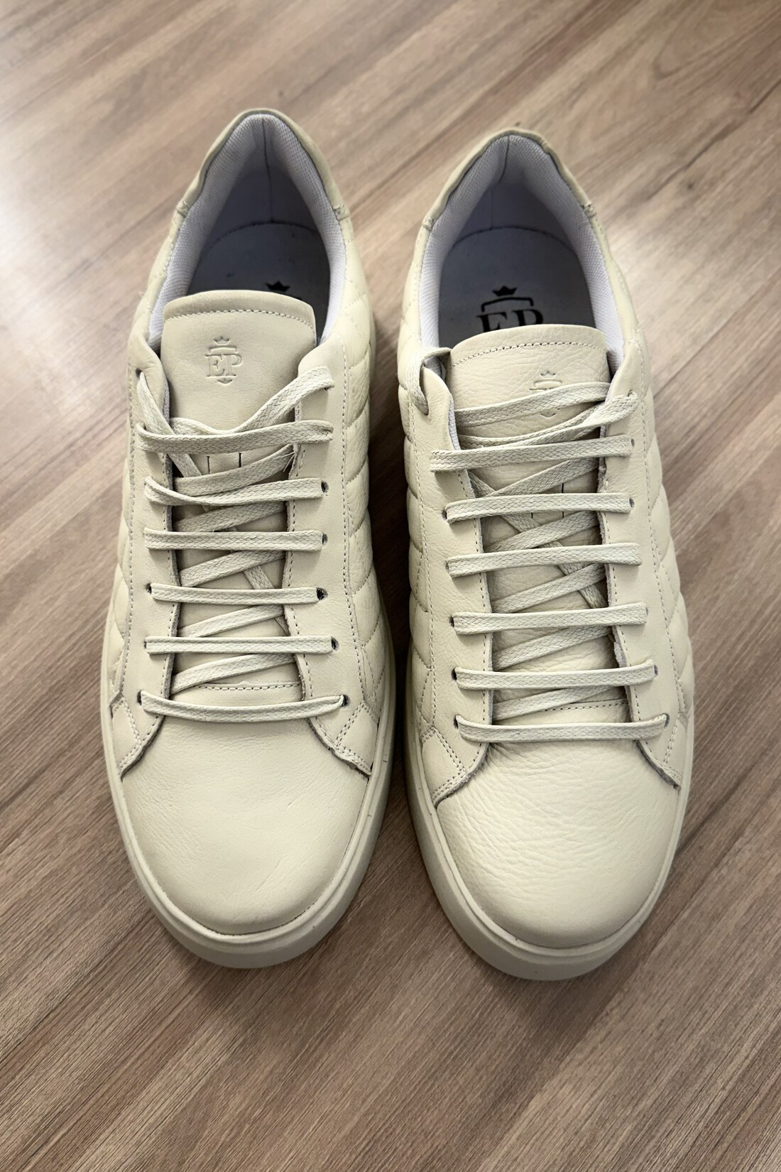 Sneaker em Couro Matelassê